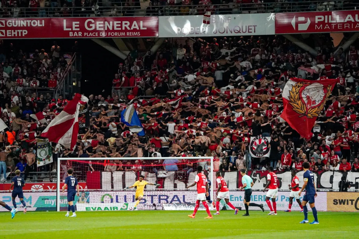 Une statue de Just Fontaine inaugurée devant Delaune