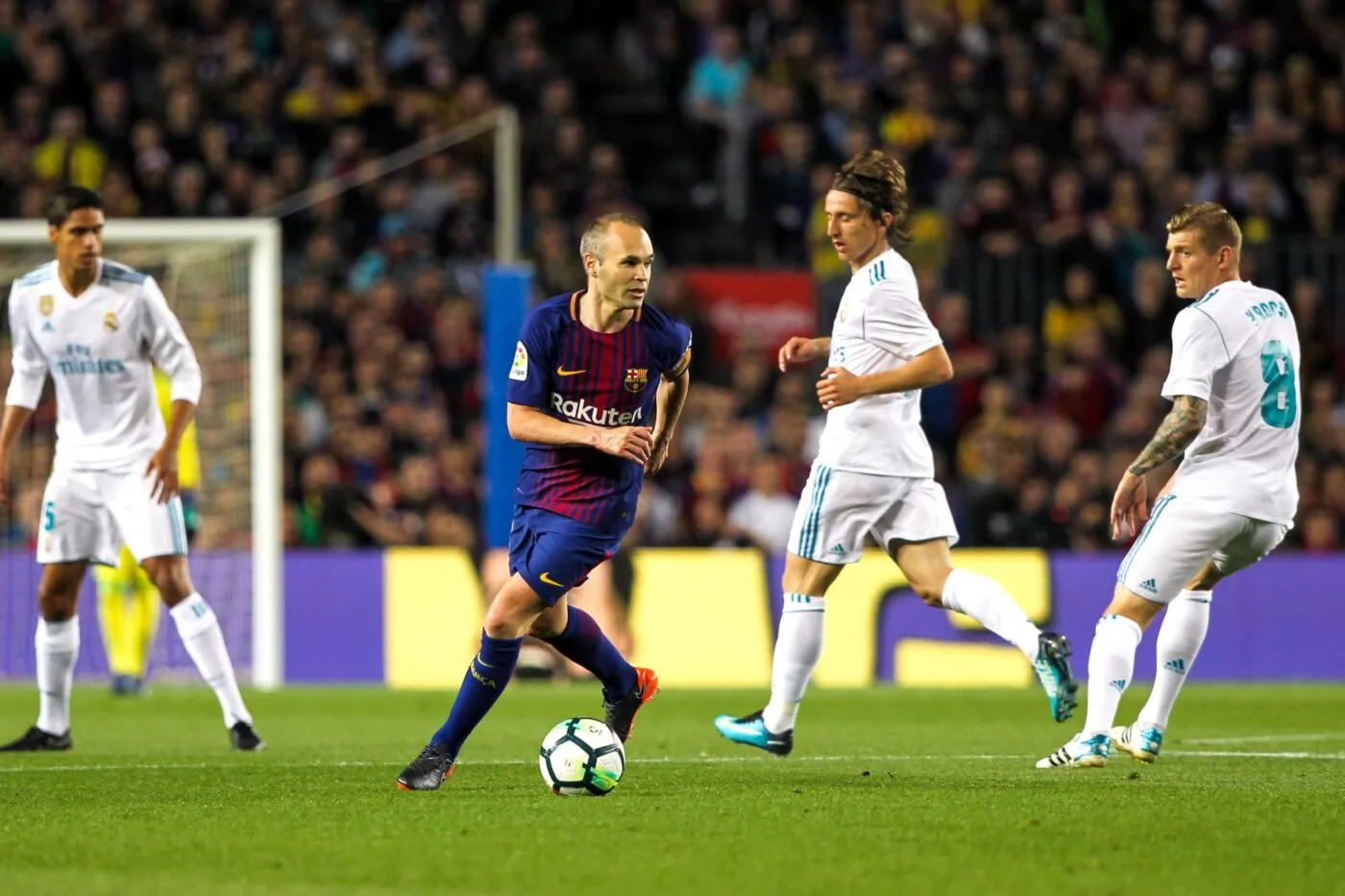 Récemment retraité, Andrés Iniesta reçoit un bel hommage du Real Madrid