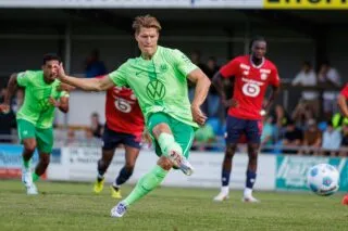 Un joueur de Wolfsburg refuse de signer un maillot arc-en-ciel