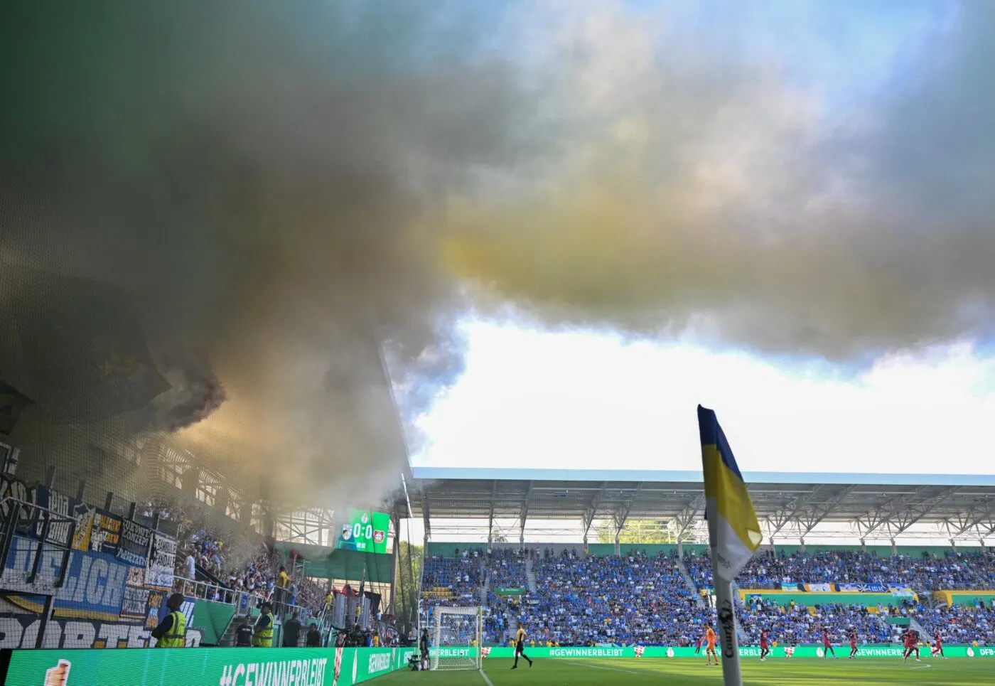 Quand des supporters allemands repeignent le stade de leur rival à leurs couleurs