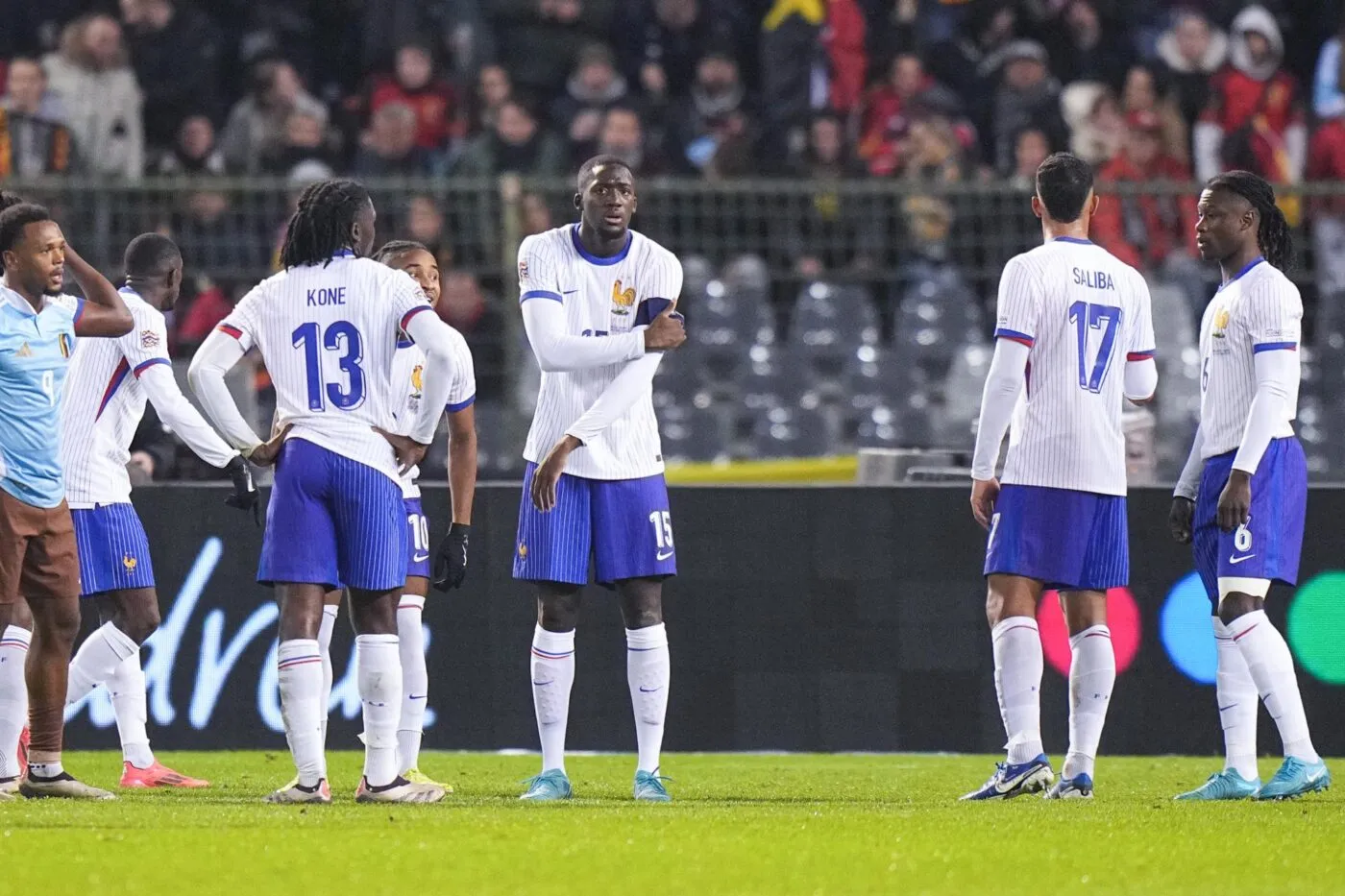 Des Bleus aux gardes à trous