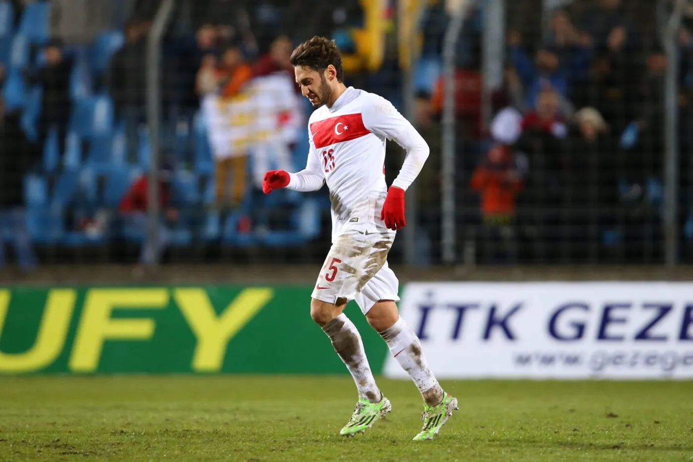 L&rsquo;arbitre d&rsquo;Islande-Turquie invalide le penalty de Çalhanoğlu pour une raison insolite