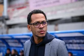 Liam Rosenior ne veut pas s’adapter au jeu du PSG