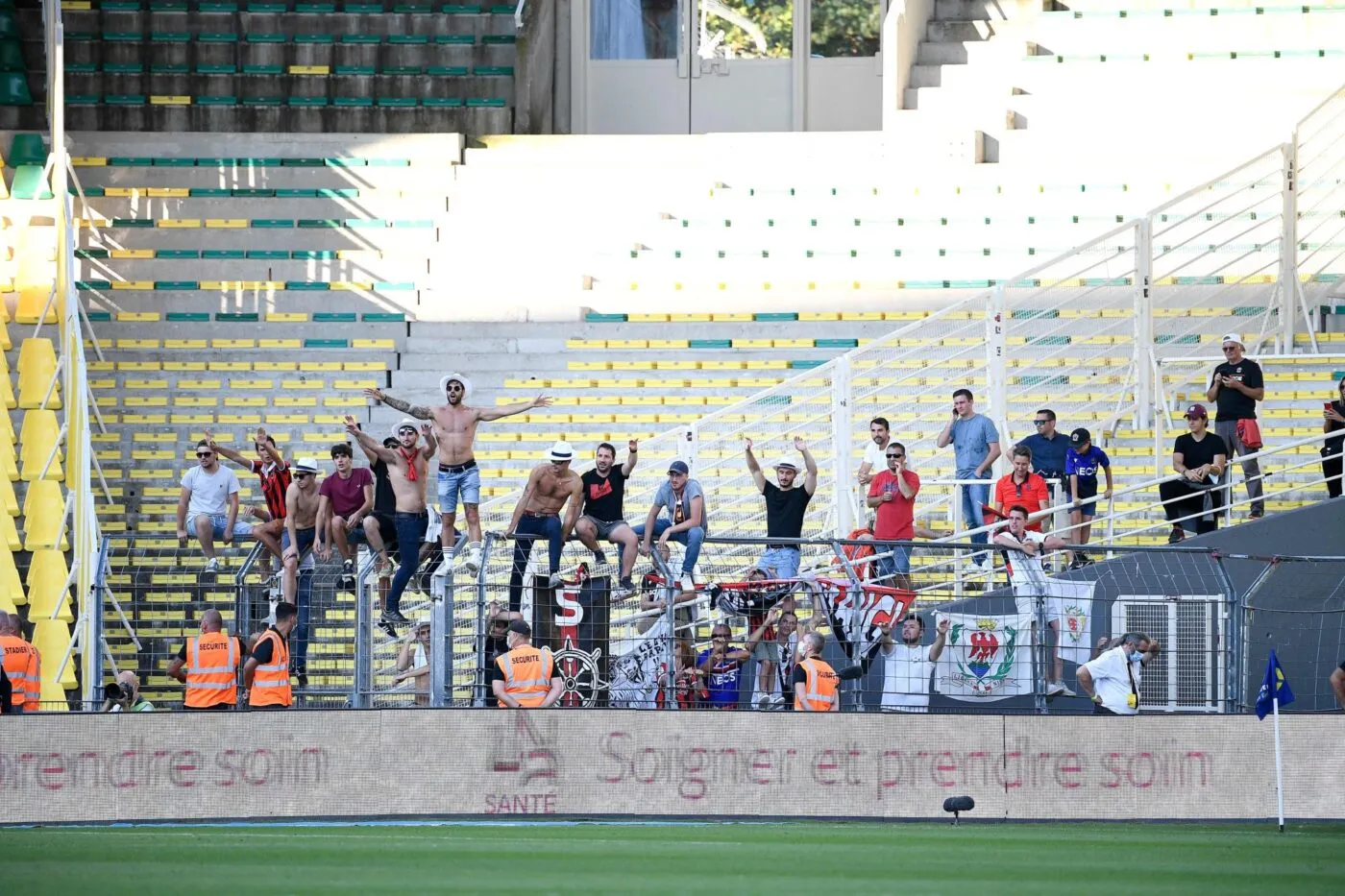 Les supporters niçois interdits de déplacement à la Beaujoire