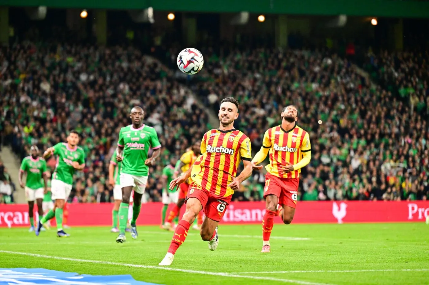 Lens retrouve la victoire à Saint-Étienne