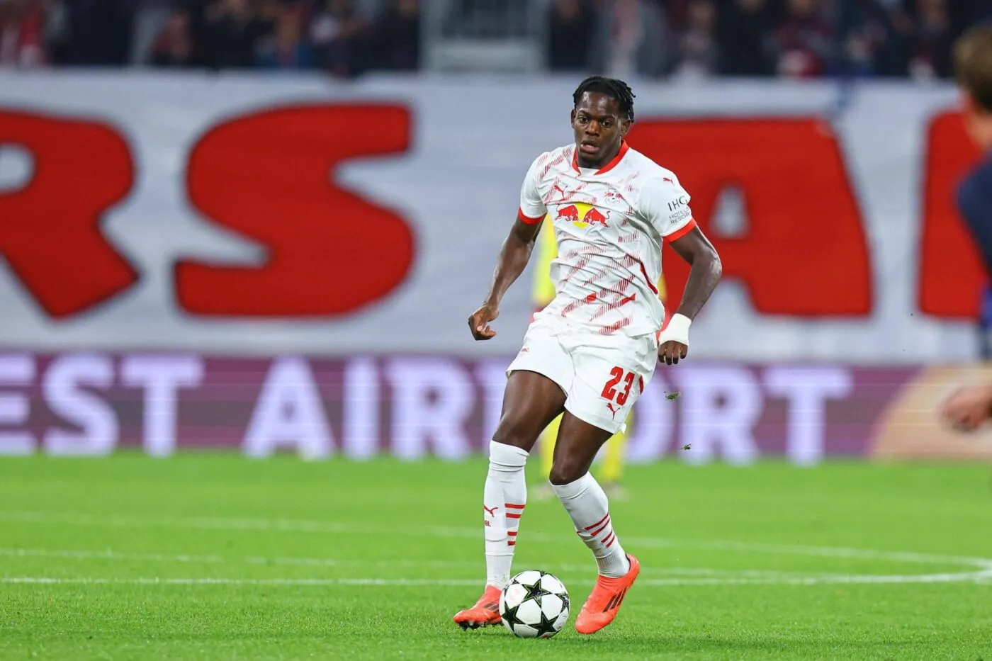 Castello Lukeba prolonge jusqu&rsquo;en 2029 avec le RB Leipzig