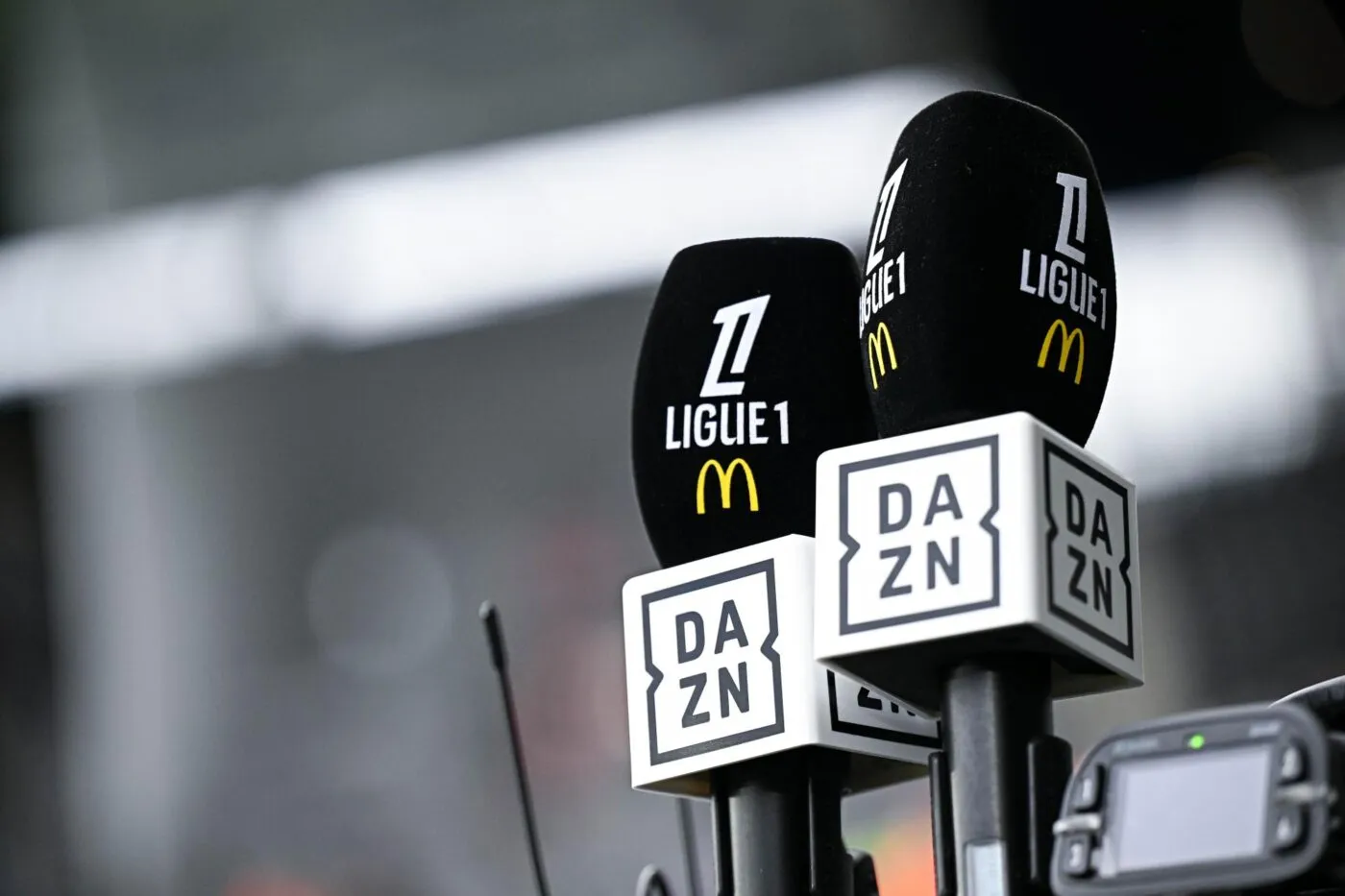 Visé par par une plainte, DAZN répond à l&rsquo;association STOP Homophobie