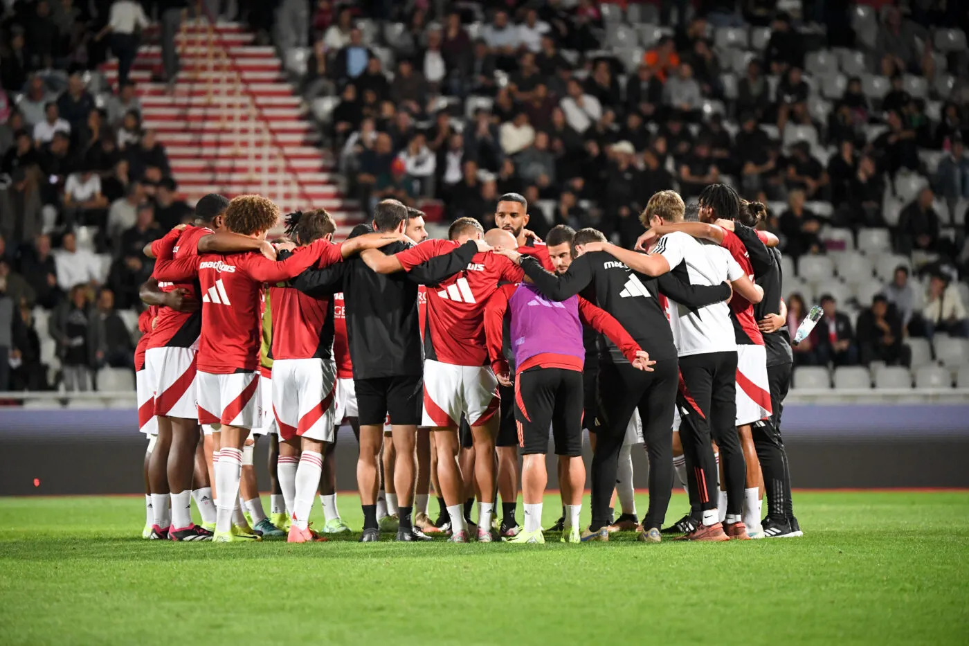 Ajaccio-Bastia suspendu après des incidents en tribunes