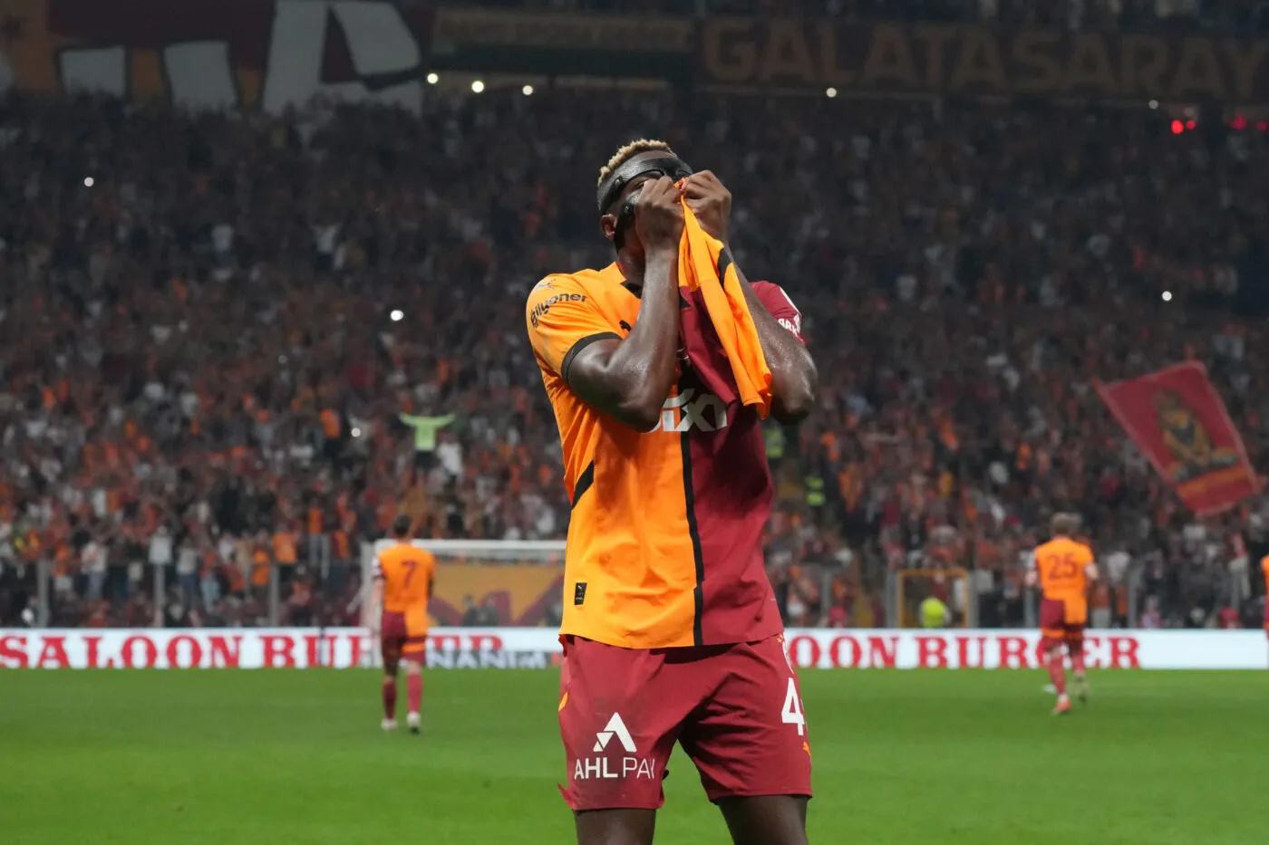 Galatasaray remporte le derby face à Beşiktaş et creuse l&rsquo;écart en tête du championnat turc