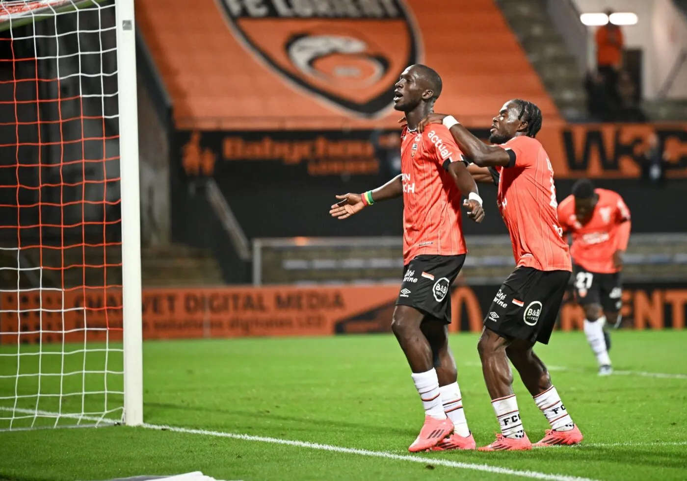 Lorient renverse Dunkerque et se rapproche du PFC, le Red Star gagne enfin