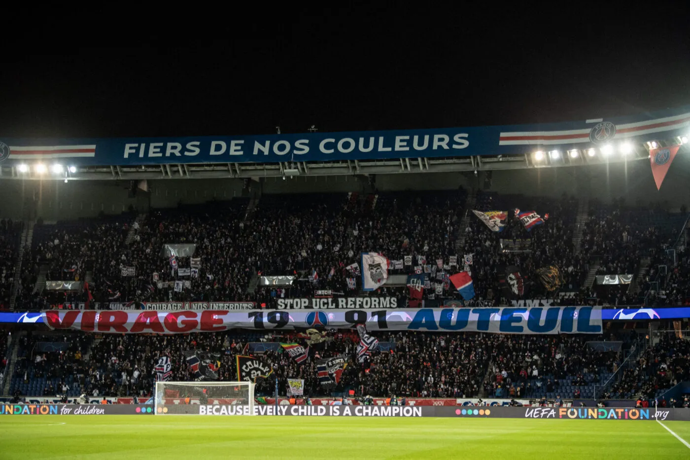 Chants homophobes : le PSG sanctionné d&rsquo;une fermeture partielle de la tribune Auteuil