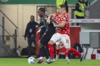 Le capitaine de Mayence rage contre l’arbitre après l’humiliation face au Bayern