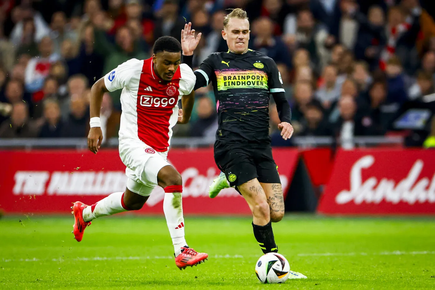 L’Ajax met fin à l’invincibilité du PSV et opère un rapproché