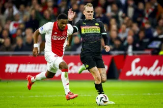 L'Ajax met fin à l'invincibilité du PSV et opère un rapproché