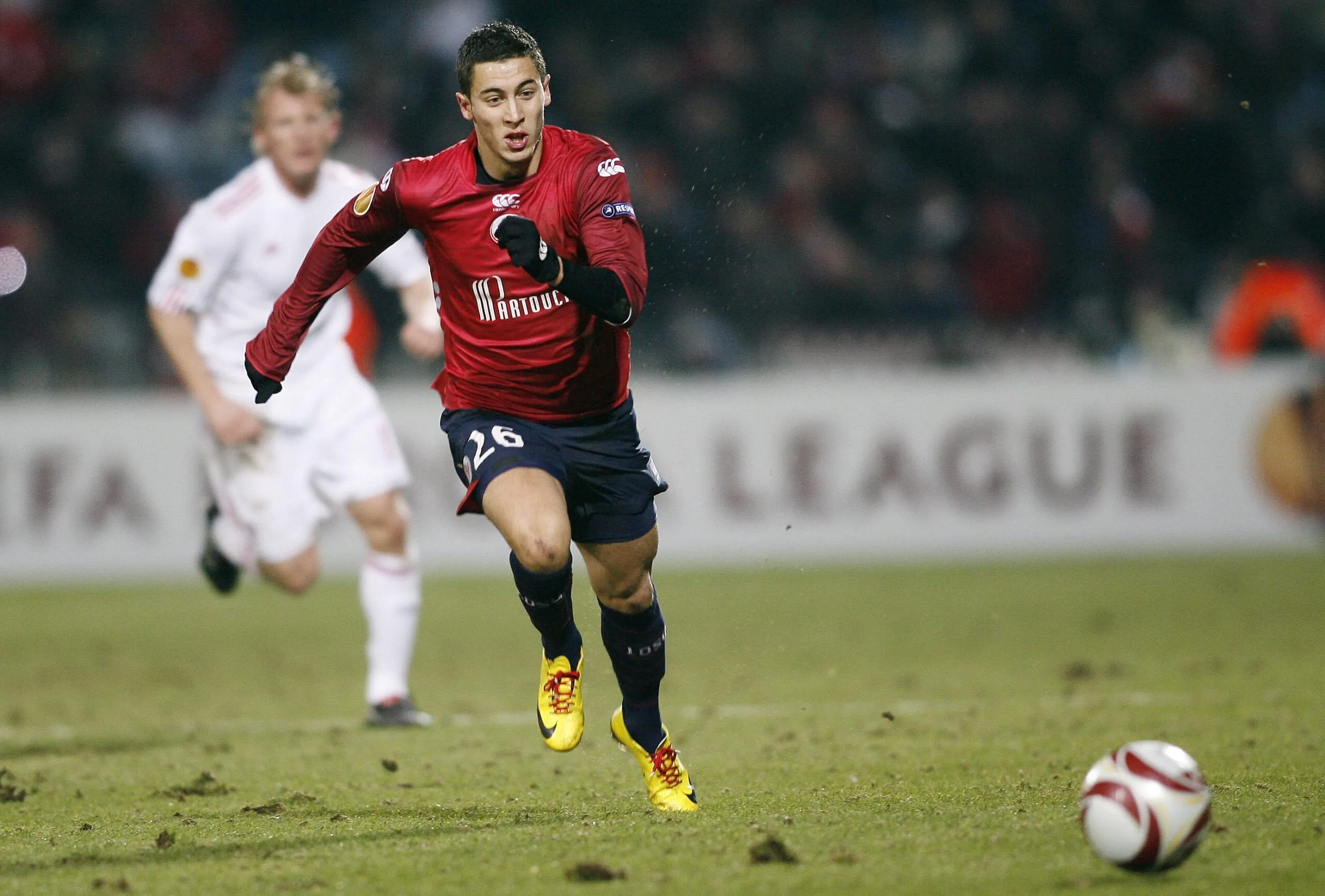 Eden Hazard contre Liverpool en mars 2010.