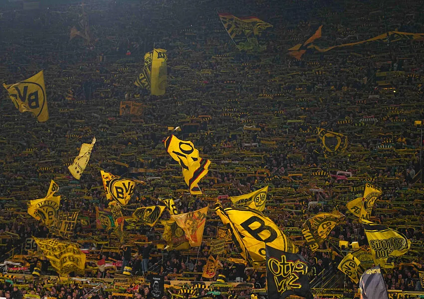 Mur jaune, Liverpool, fumis&#8230; Découvrez notre sélection de photographies spéciale tribunes