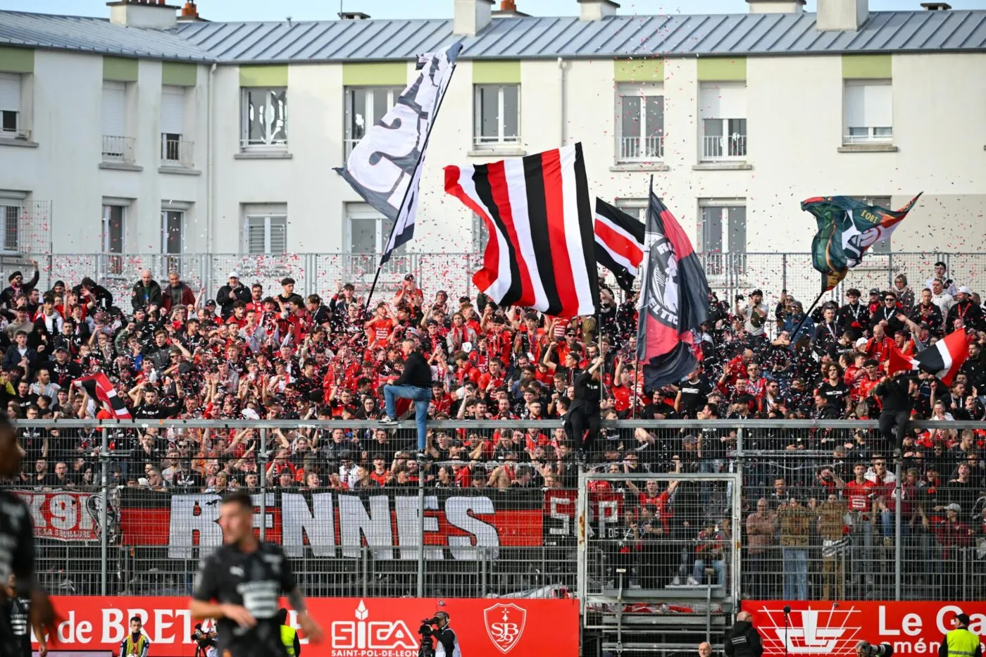 Deux supporters rennais condamnés à de la prison pour avoir frappé un policier