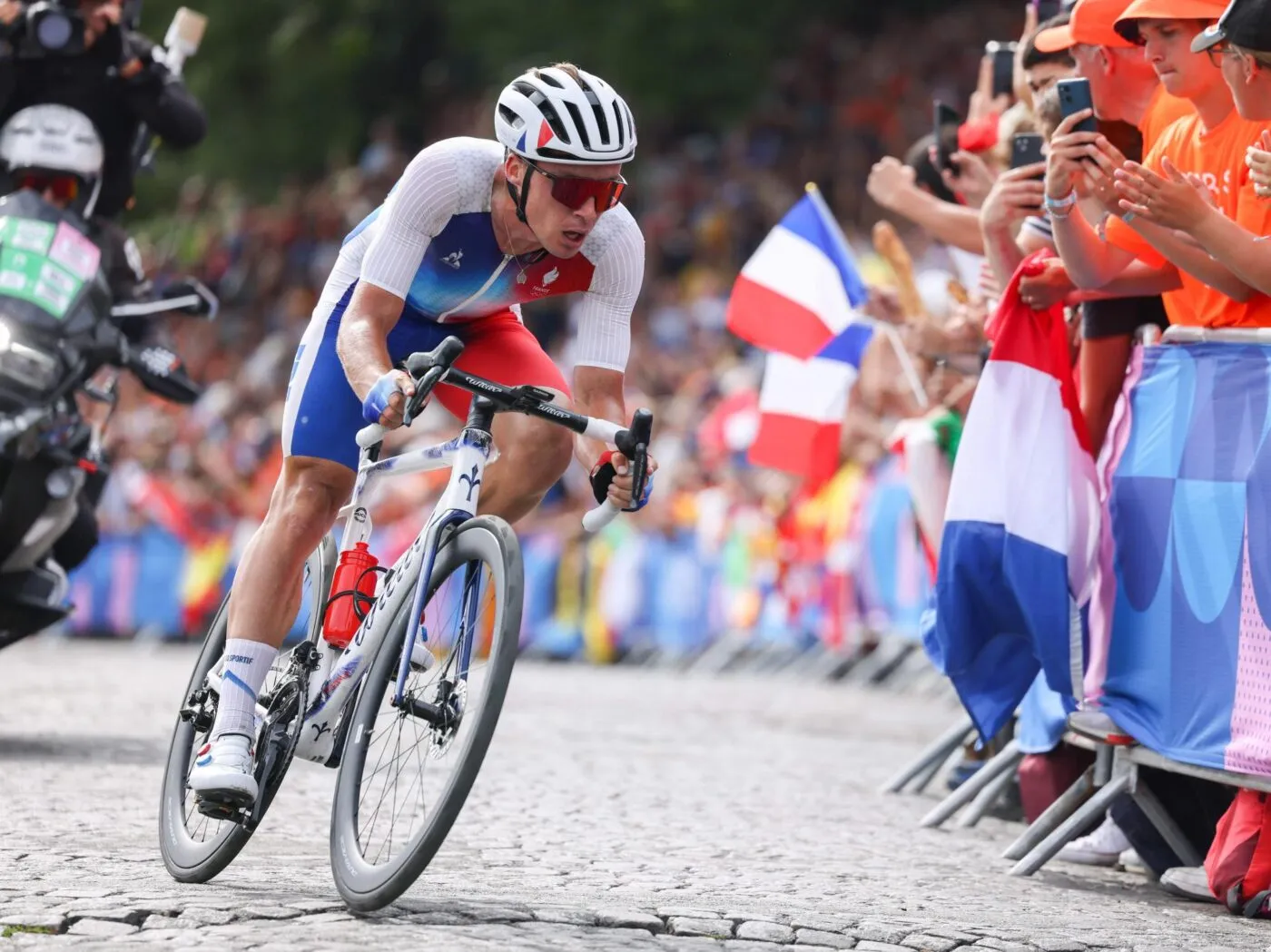 Le coureur cycliste Valentin Madouas était présent dans le parcage brestois à Prague