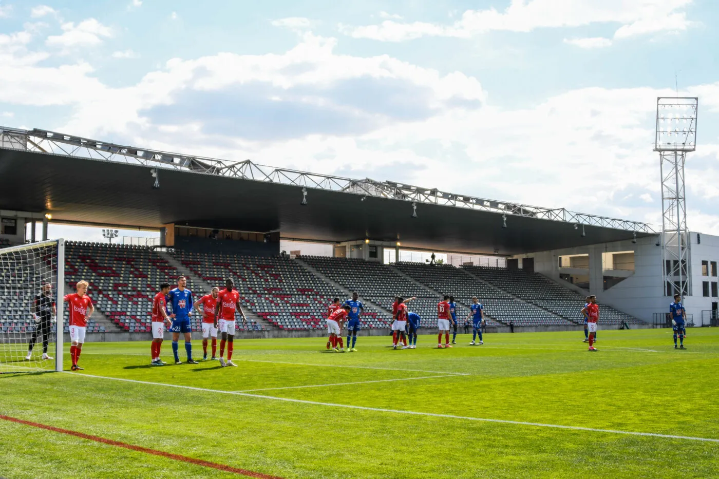 Les tristes images d’un stade des Costières à l’abandon