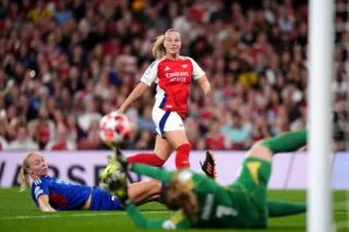 Arsenal tente de se faire pardonner après avoir délocalisé un match des féminines