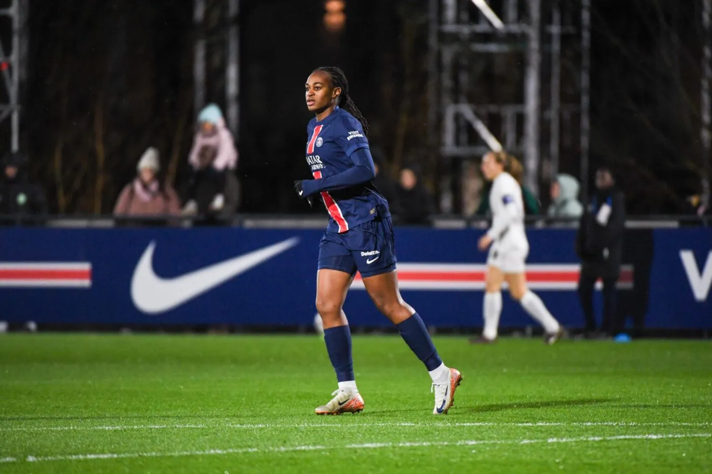 Marie-Antoinette Katoto évoque une « ambiance pesante » au PSG et ses envies d'ailleurs