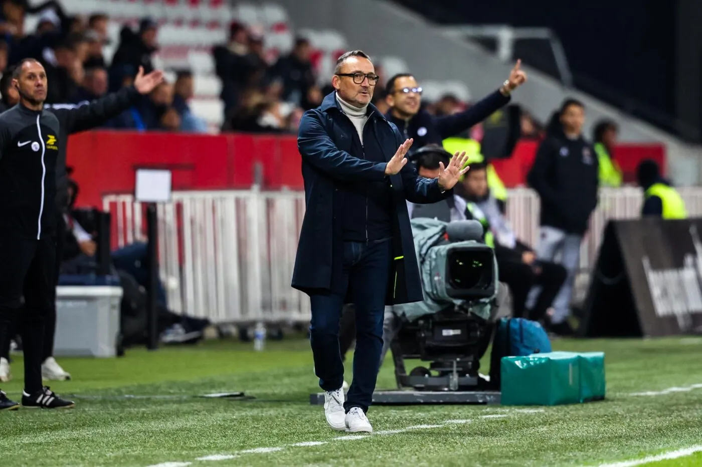 Plombé par les blessures, l'OGC Nice est obligé de jouer avec des membres du staff aux entraînements