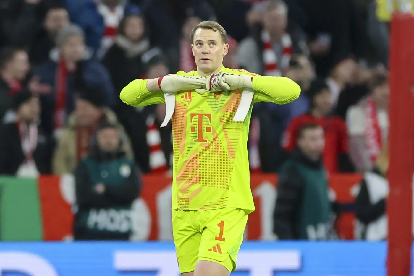 Le Bayern Munich jarte de la Coupe à cause du premier rouge de Neuer de sa carrière