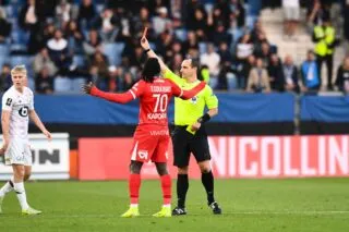 Tanguy Coulibaly connaît sa sanction pour avoir dégagé le ballon sur Bruno Genesio