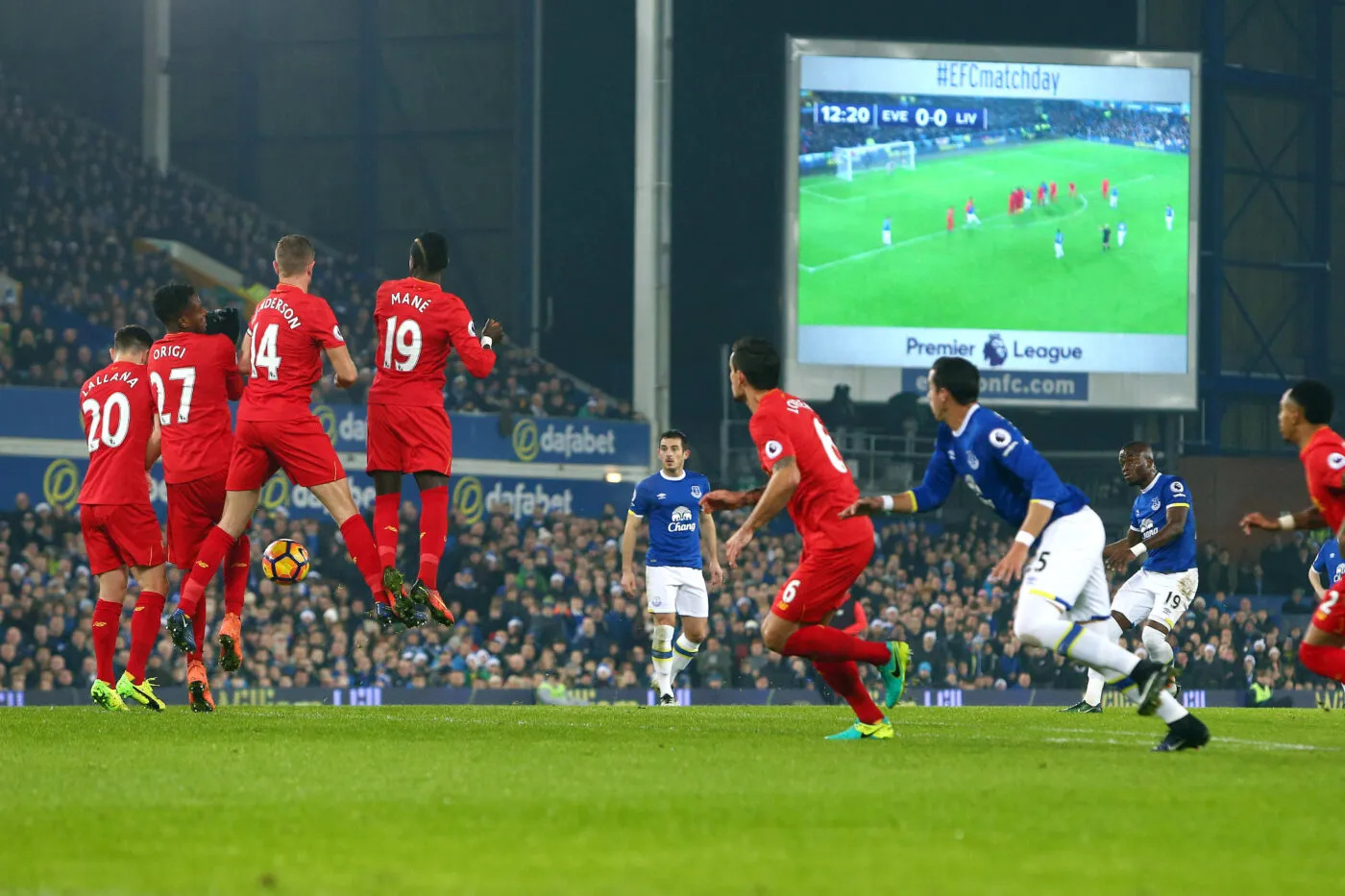 Enner Valencia of Everton fires a free kick at the wall during the Premier League match between Everton and Liverpool played at Goodison Park, Liverpool on 19th December 2016 Photo : Oldham / Bpi / Icon Sport   - Photo by Icon Sport