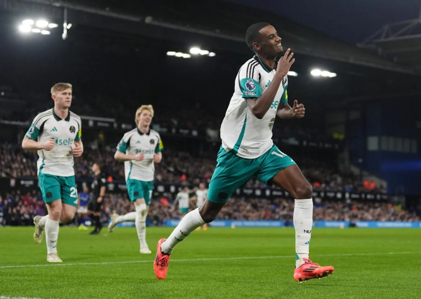 Nottingham fait tomber Brentford, Newcastle éparpille Ipswich