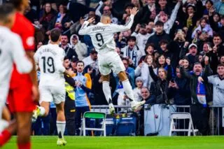 Le Real Madrid de Kylian Mbappé bat Seville et double Barcelone