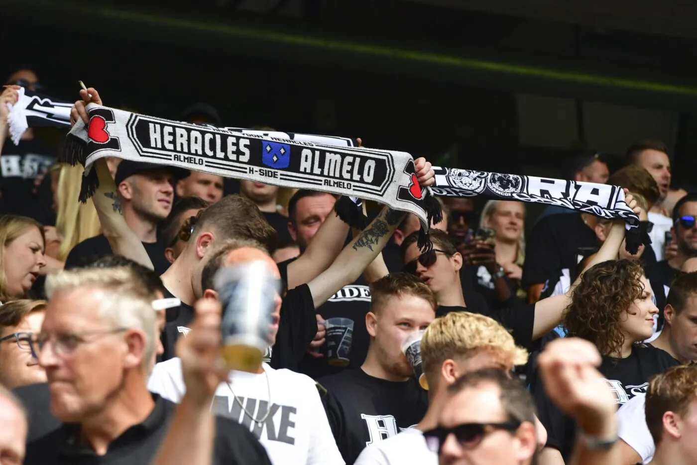 Heracles-Groningue interrompu à la suite d’affrontements dans les tribunes