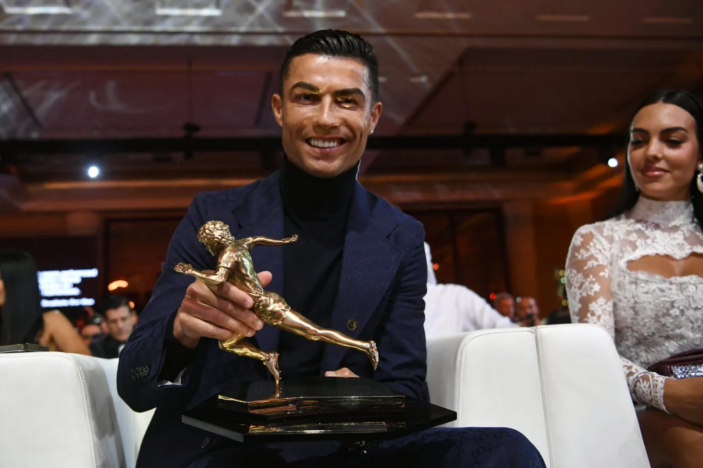 Cristiano Ronaldo s’offre encore le scalp de la Ligue 1, Vinícius élu joueur de l’année à Dubaï