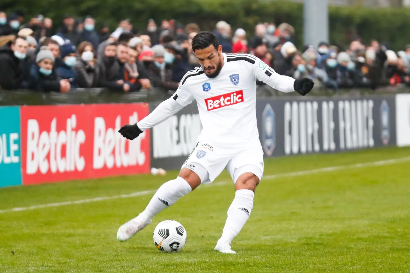 Un ancien joueur de Ligue 1 raccroche les crampons à 32 ans