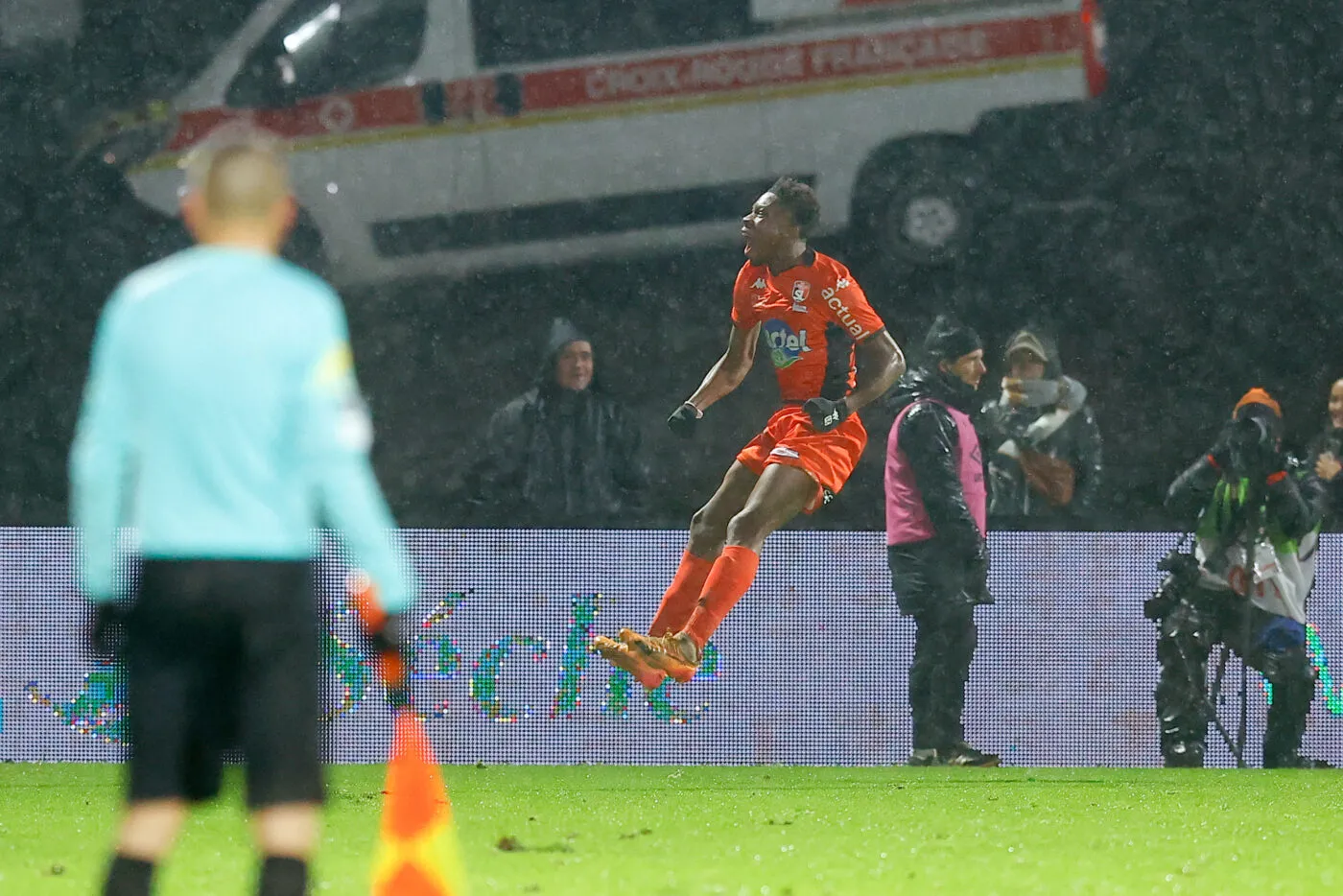 Leader, Lorient surpris par Laval