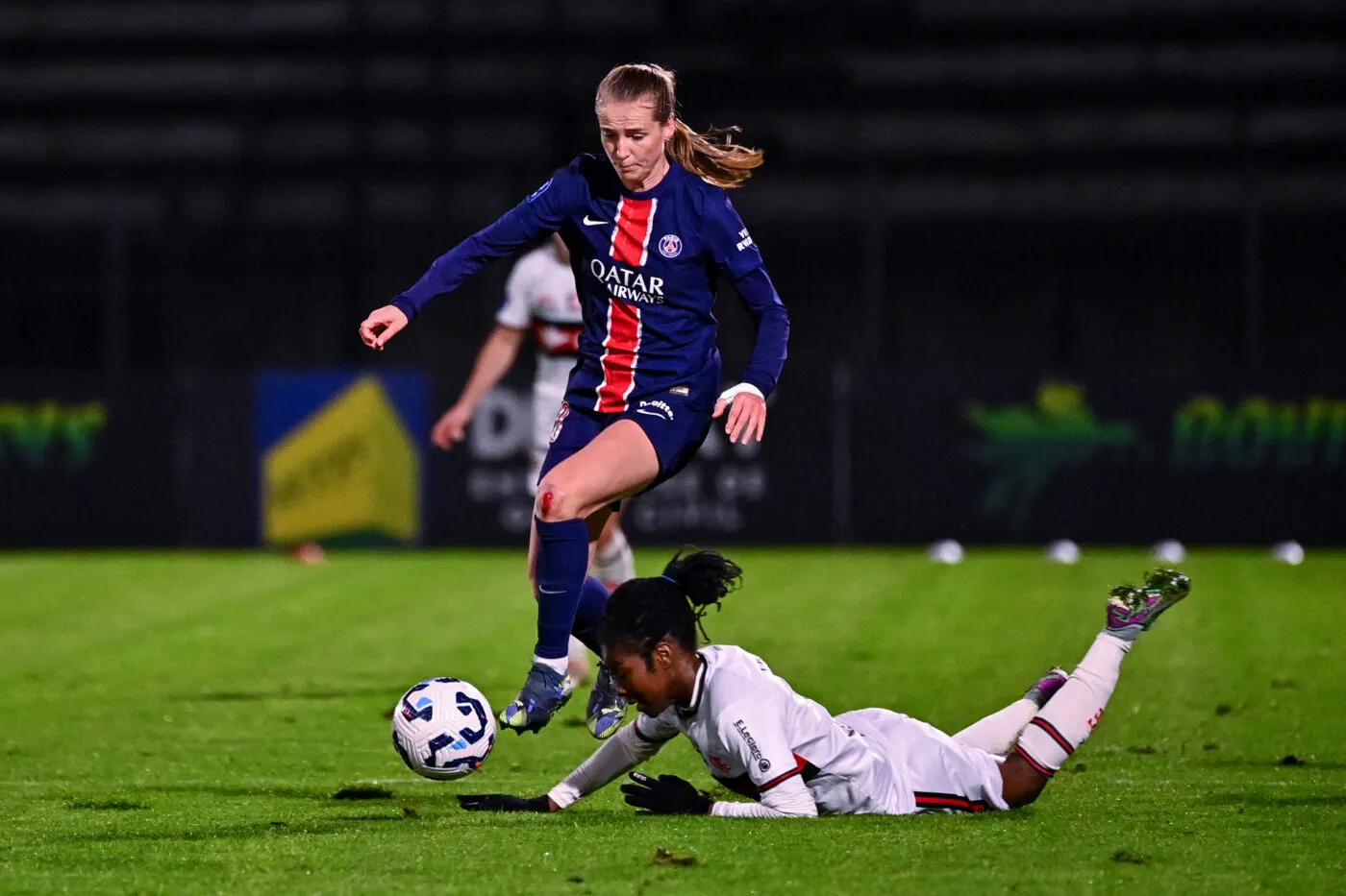 D1 féminine : coincé par Fleury, le PSG lâche encore du terrain à l'OL