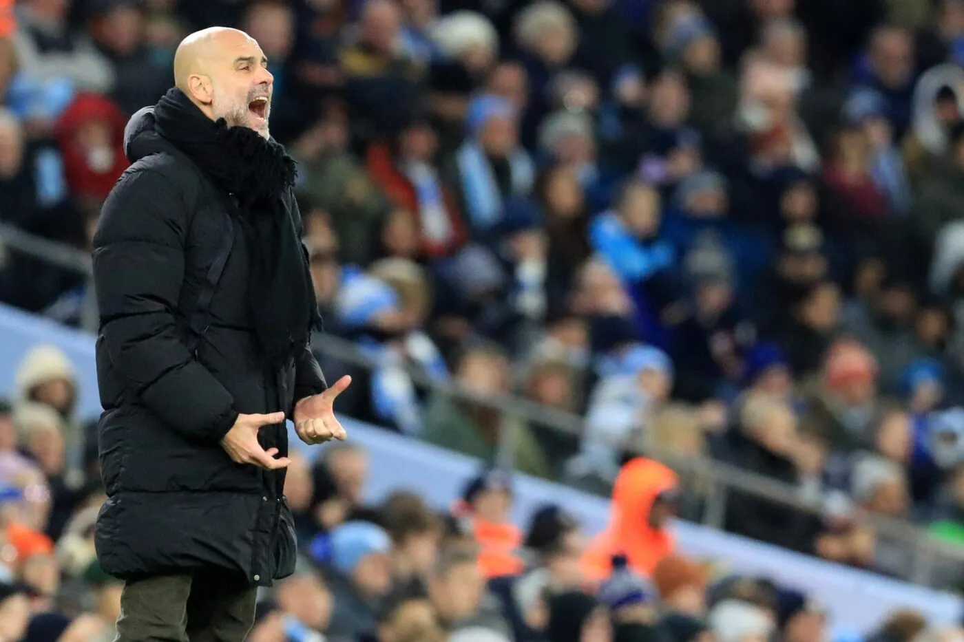 Pep Guardiola et Arne Slot n’en peuvent plus des questions sur le mercato