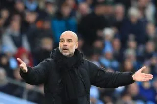 Guardiola envoie paître des adolescents qui lui demandaient un autographe