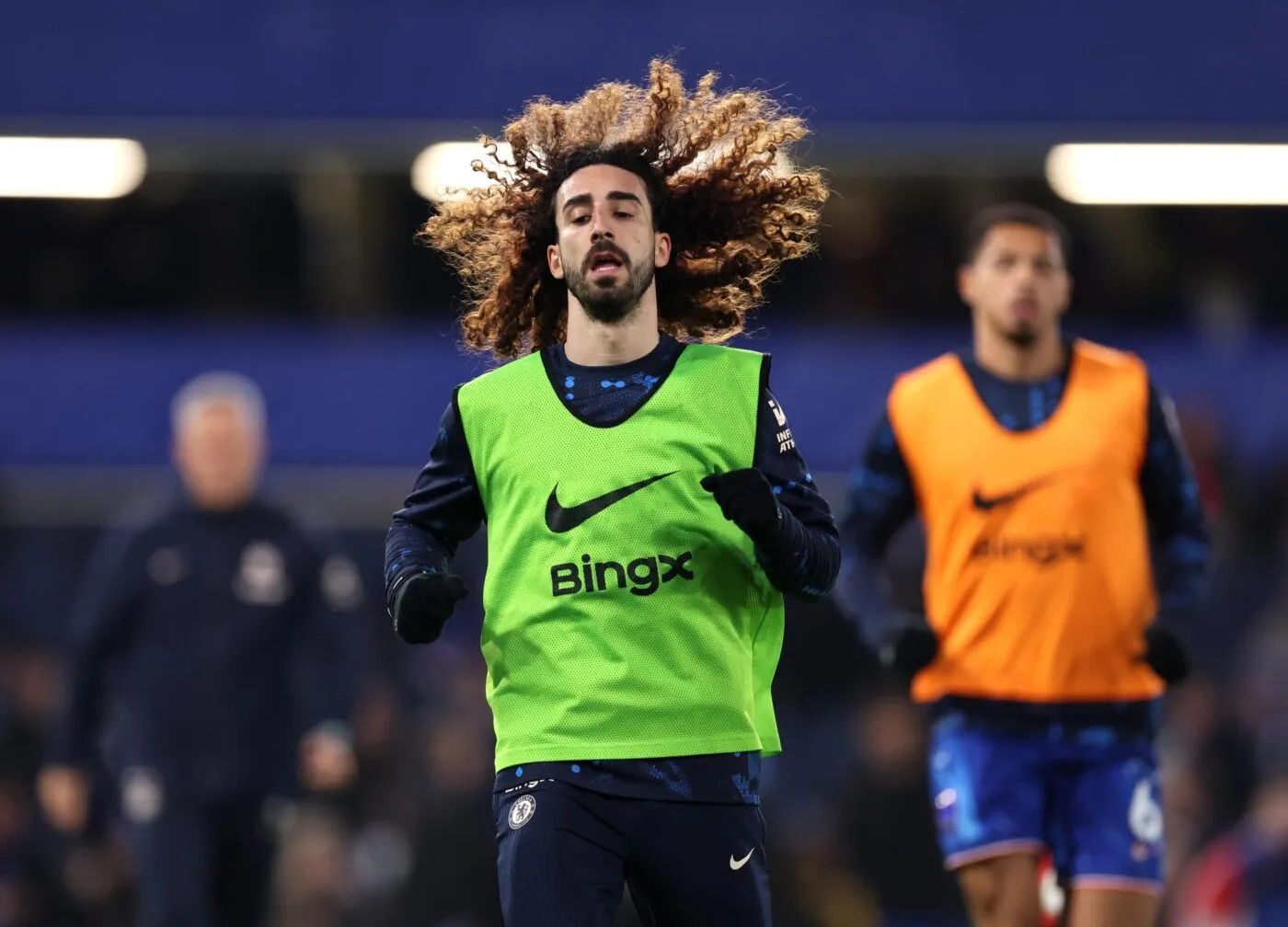 David Brooks aurait-il dû être exclu après avoir tiré les cheveux de Marc Cucurella ?