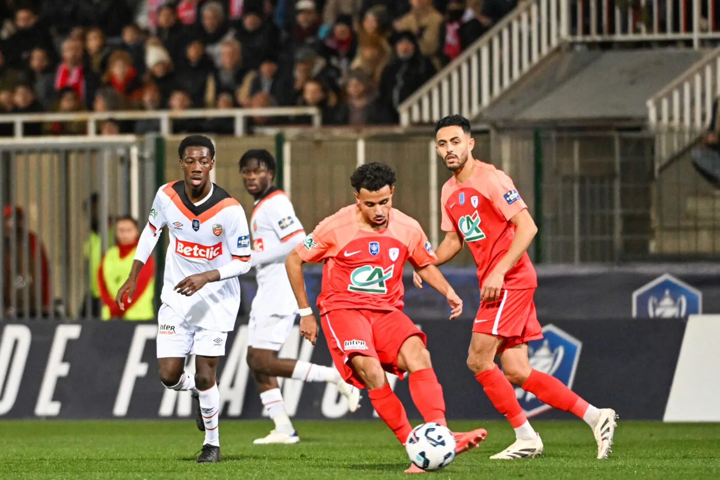 Cannes élimine Lorient, Rennes sorti par Troyes