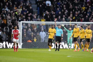 La police enquête sur le harcèlement subi par l'arbitre de Wolverhampton-Arsenal