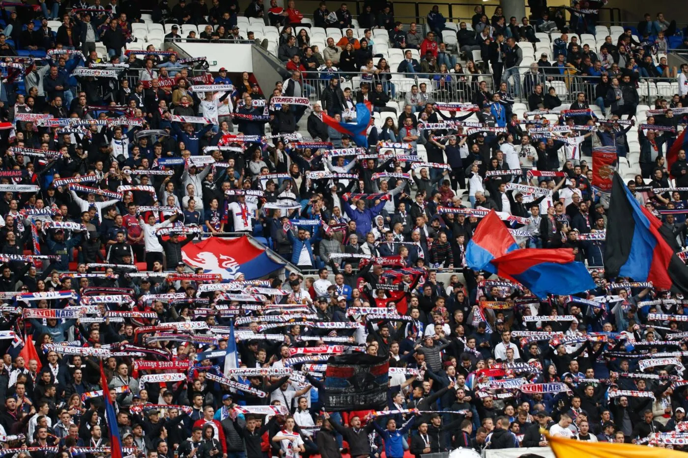 Les supporters lyonnais prennent la défense de Pierre Sage