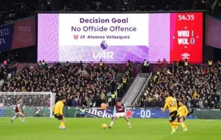 La Premier League dévoile un révélateur de hors-jeu semi-automatisé