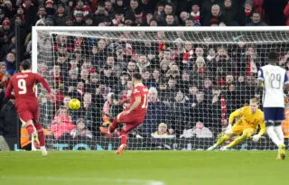 Avec un grand Salah, Liverpool humilie Tottenham