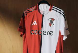 Un maillot de River Plate sans diagonale ? C'est possible...