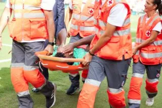 Un jeune footballeur chinois entre la vie et la mort à la suite d’un choc au crâne à l’entraînement