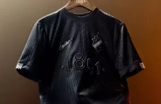 Si t'aimes le poulet, tu vas adorer ce maillot de l'AIK