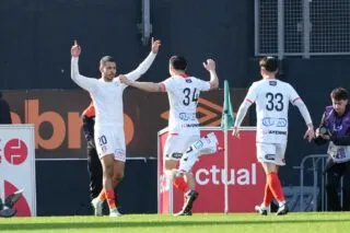 Laval fait chuter Lorient, Caen n'y arrive pas face à Pau