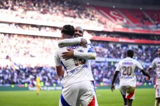 Lacazette porte Lyon face à Brest