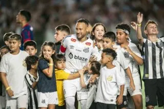 Neymar encore décisif mais sorti blessé